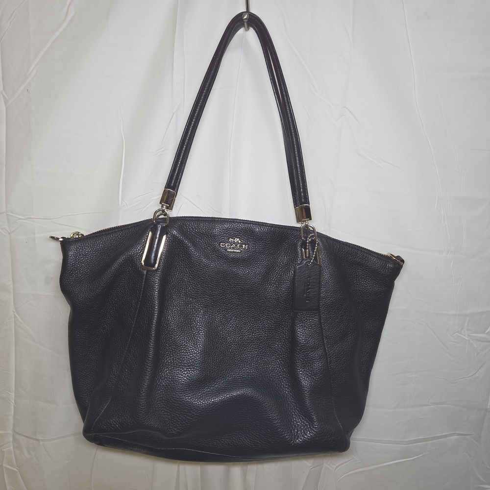 Coach Black Leather Tote Bag Zipper Closure Gold Accents Leather Coach Tag